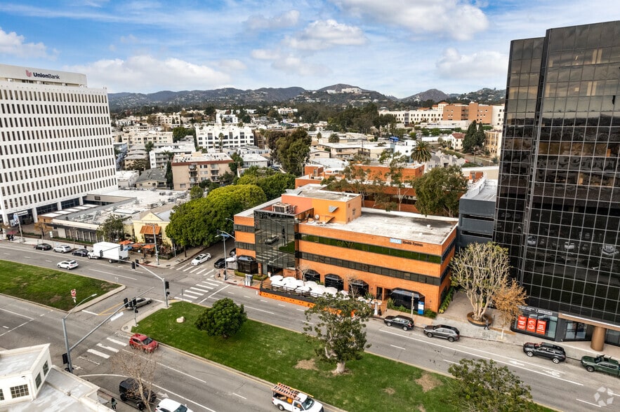 More Photos Of 11633 San Vicente Blvd, Los Angeles Medical For Lease