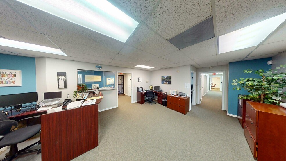 More Photos Of 32644 Blossom ln, Leesburg Office For Sale