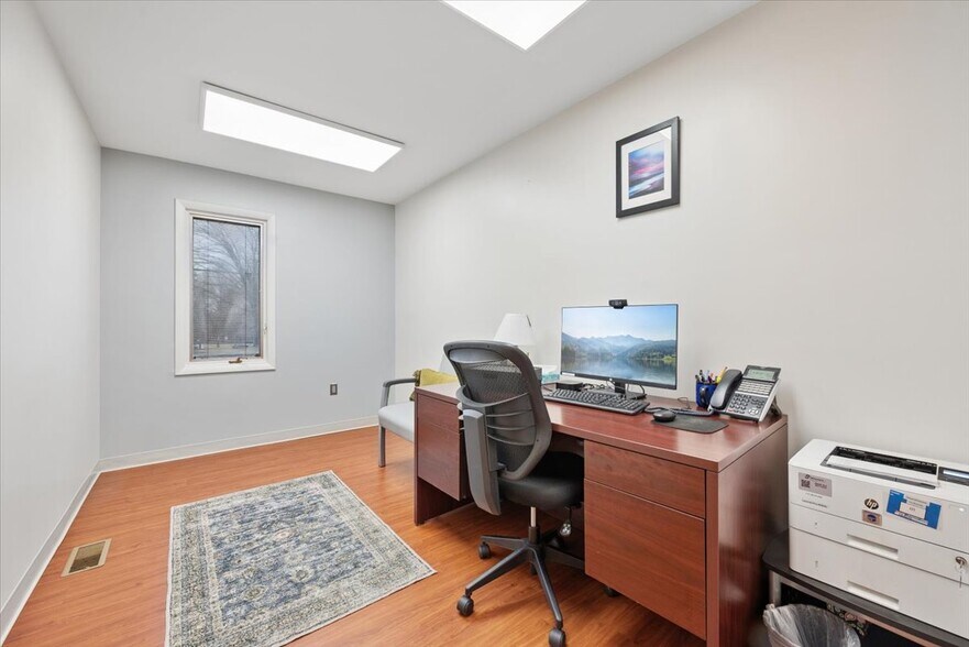 More Photos Of 762 US HIGHWAY 202/206, Bridgewater Medical For Lease