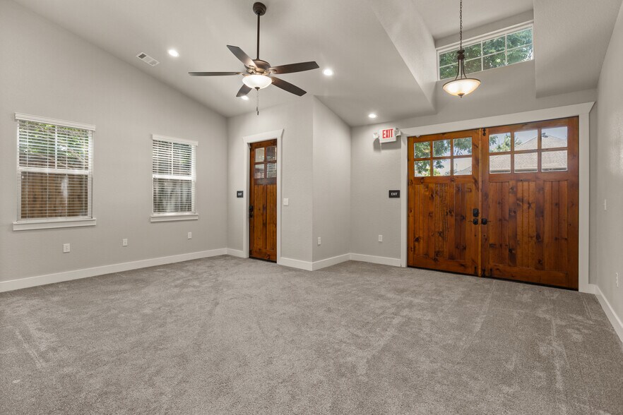 More Photos Of 303 E Broad St, Mansfield Office For Lease