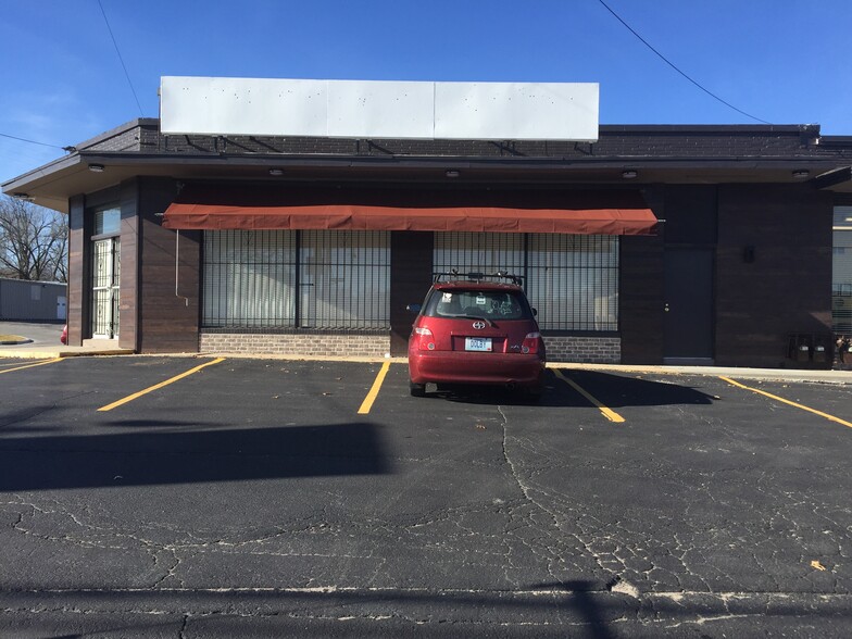 Primary Photo Of 8306 Wornall Rd, Kansas City Storefront For Lease