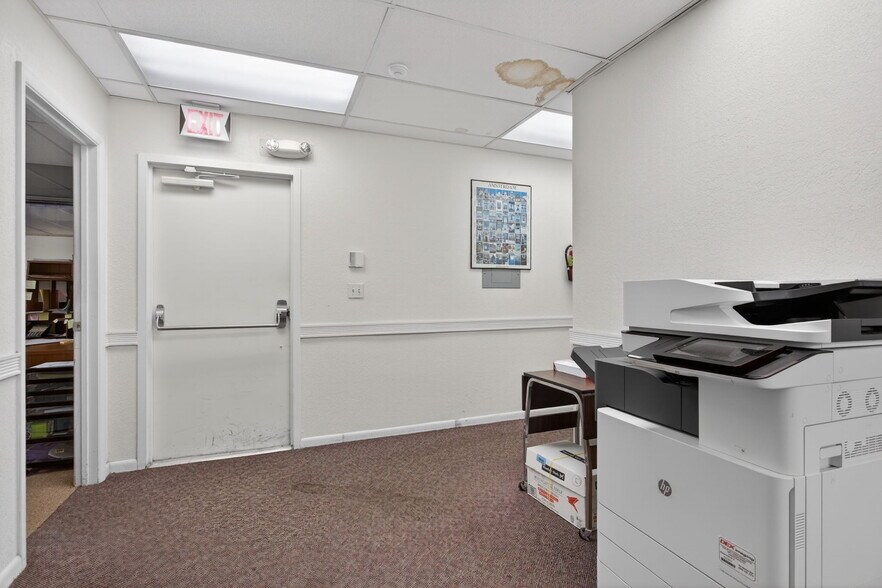 More Photos Of 513 N State Road 7, Margate Office For Lease