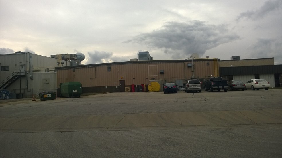 More Photos Of 13190 Velp Ave, Suamico Warehouse For Lease
