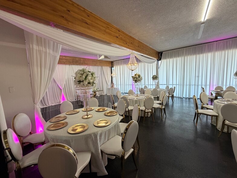 More Photos Of 2111 E Main St, Mesa Freestanding For Sale