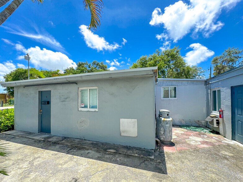 More Photos Of 211 SW 2nd Ct, Pompano Beach Apartments For Sale