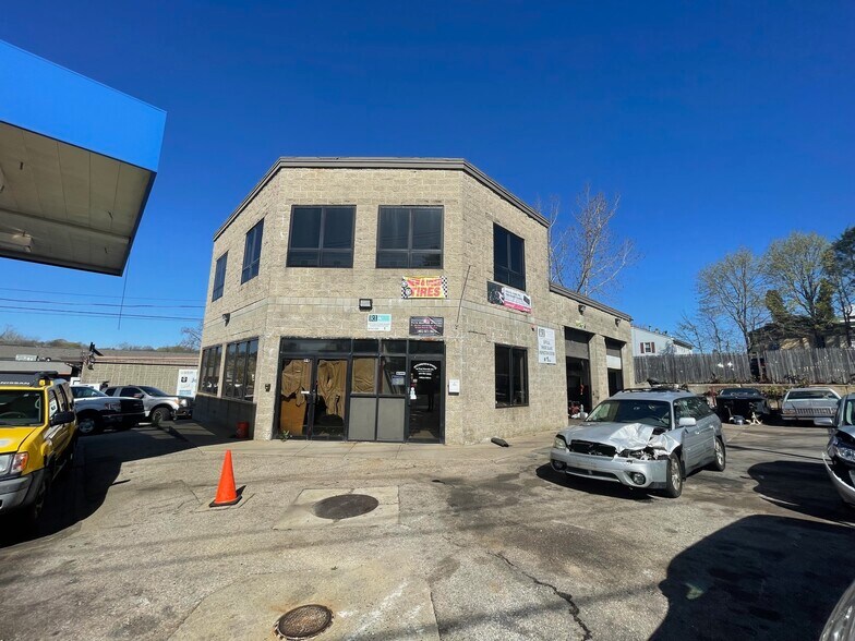 More Photos Of 94 W Warwick Ave, West Warwick Auto Repair For Lease