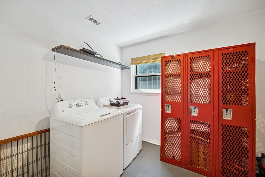 More Photos Of 10130 Billy Mitchell, McKinney Specialty For Sale