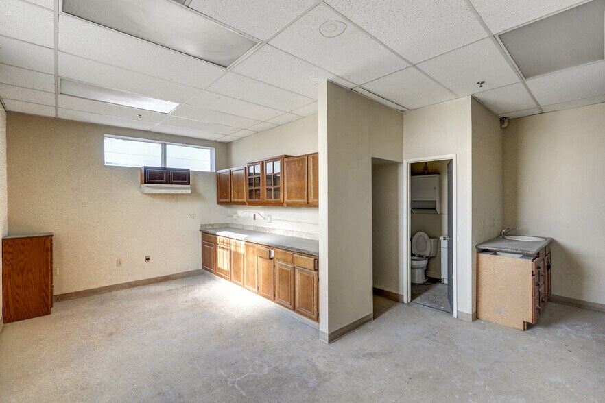 More Photos Of 400-410 S Irwindale Ave, Azusa Warehouse For Lease