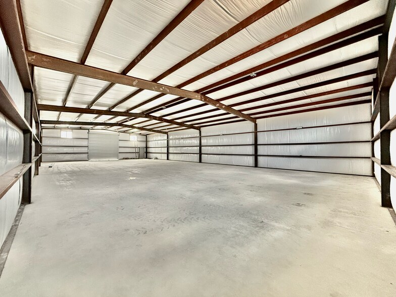 More Photos Of 5821 Limmer Loop, Hutto Warehouse For Lease