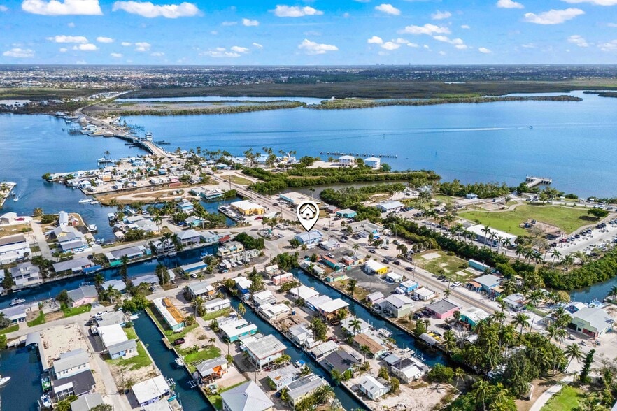 More Photos Of 4574 Pine Island Rd NW, Matlacha Office For Sale