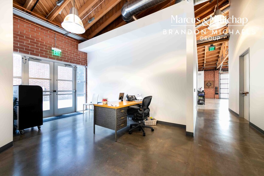 More Photos Of 2275 S Carmelina Ave, Los Angeles Showroom For Sale