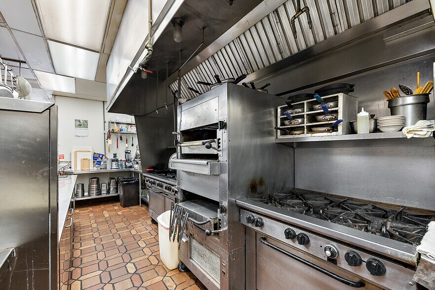 More Photos Of 37116 S Groesbeck Hwy, Clinton Township Restaurant For Sale