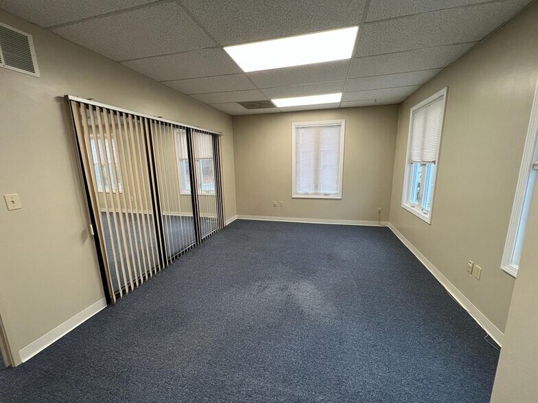 More Photos Of 78 Faunce Corner Mall Rd, North Dartmouth Medical For Lease