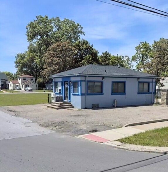 More Photos Of 24056 Pilgrim, Redford Medical For Lease