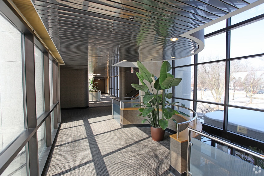 More Photos Of 1501 50th St, West Des Moines Office For Lease