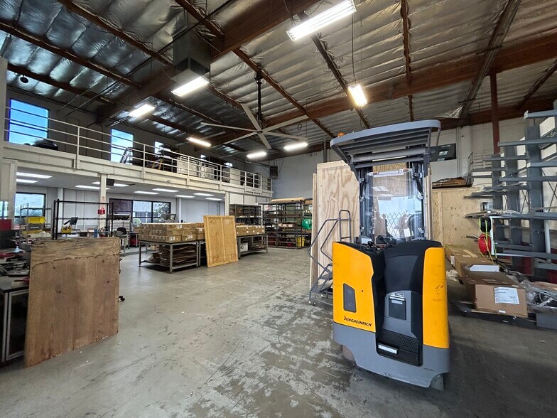 More Photos Of 7915-7919 Ajay Dr, Sun Valley Warehouse For Lease