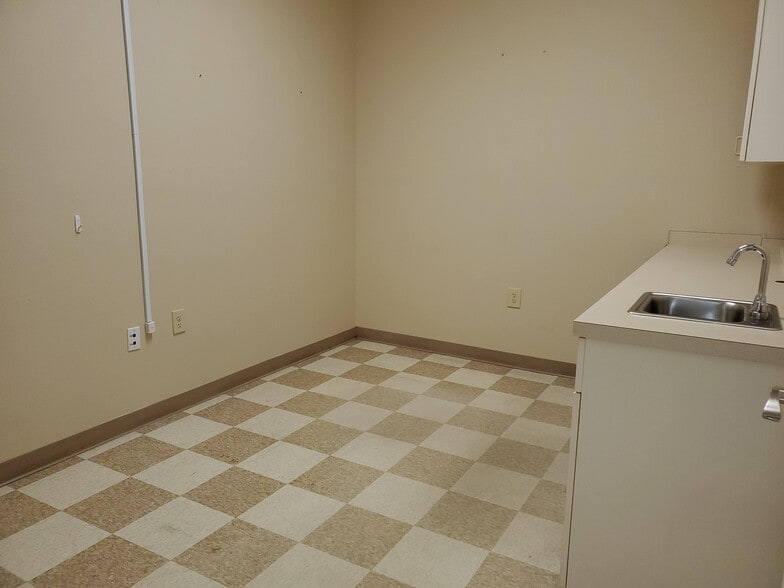 More Photos Of 308-316 Dolphin Dr, Jacksonville Medical For Lease