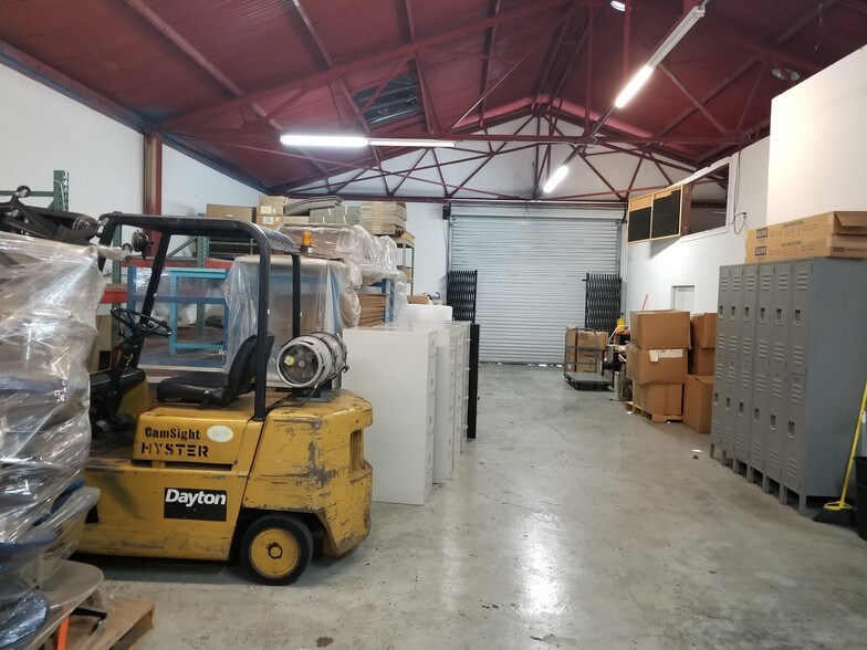 More Photos Of 3235 N San Fernando Rd, Los Angeles Warehouse For Lease