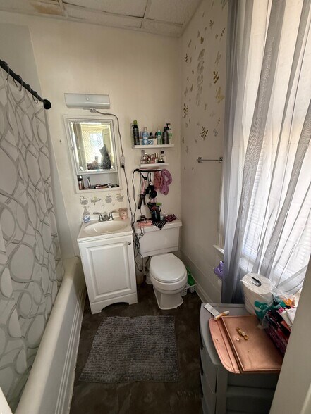 More Photos Of 25 Hartford St, Rumford Apartments For Sale