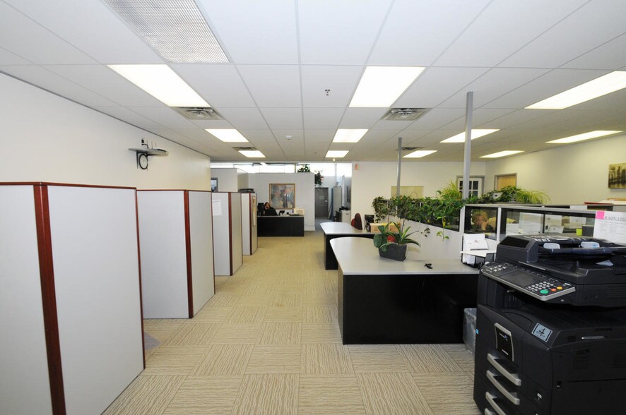 More Photos Of 64 Prince Andrew Pl, Toronto Warehouse For Lease