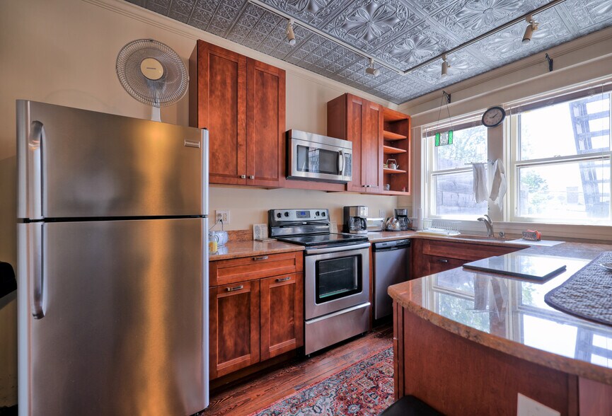 More Photos Of 511 Warren St, Hudson Storefront Retail Residential For Sale