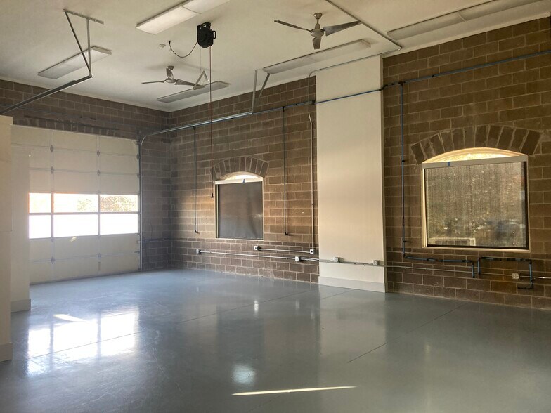 More Photos Of 202 Wasco Loop, Hood River Warehouse For Lease