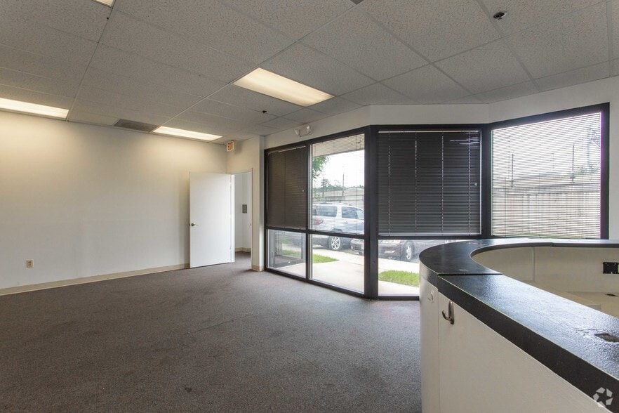 More Photos Of 8390 Terminal Rd, Lorton Flex For Sale