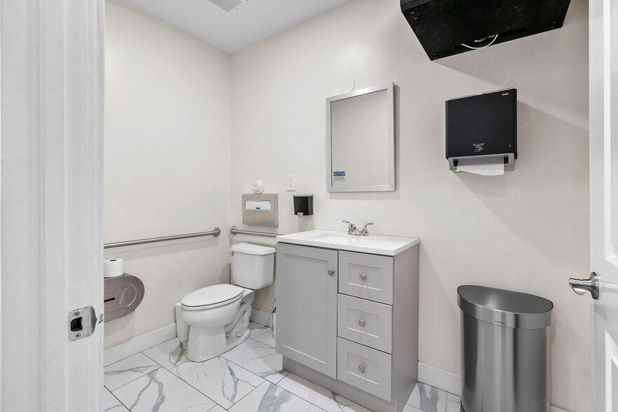 More Photos Of 7400 San Fernando Rd, Sun Valley Warehouse For Sale