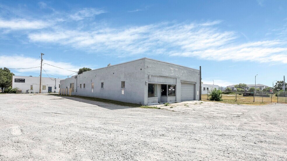 More Photos Of 2140 S High St, Columbus Storefront Retail Office For Lease