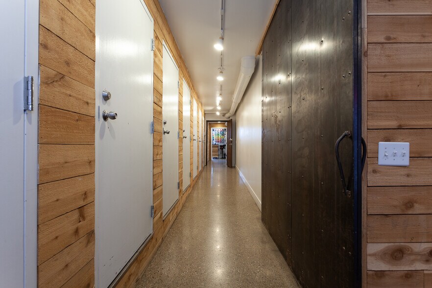 More Photos Of 2425 W 14th St, Chicago Loft Creative Space For Lease