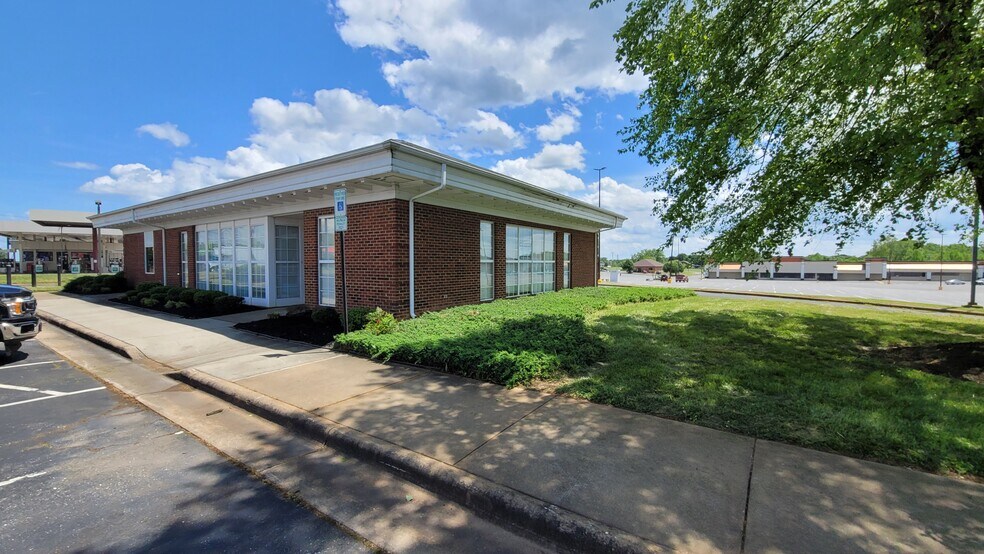 More Photos Of 1774 E Dixon Blvd, Shelby Freestanding For Lease