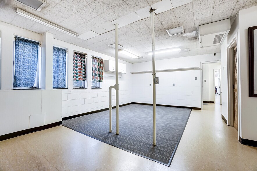 More Photos Of 1106 E High St, Springfield Schools For Sale