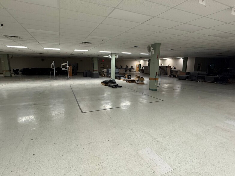 More Photos Of 1995 G Ave, Red Oak Industrial For Lease