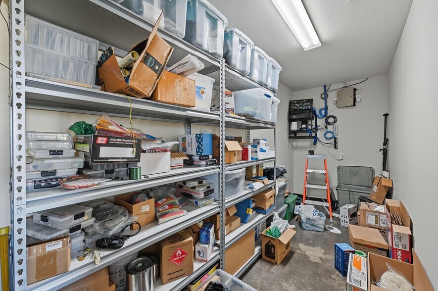 More Photos Of 180 E Chapman Dr, Sanger Warehouse For Sale