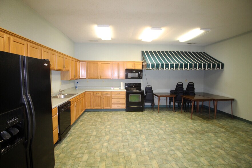 More Photos Of 2509 W 2nd St, Marion Office For Lease