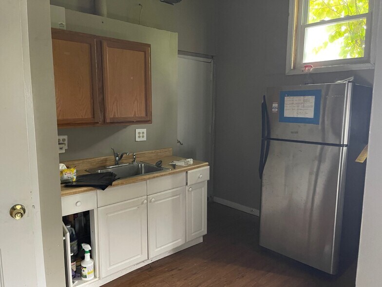 More Photos Of 7379 E Furnace Branch Rd, Glen Burnie General Retail For Lease