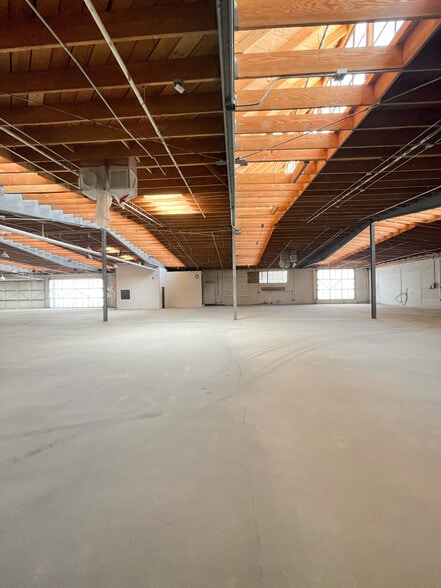 More Photos Of 1110 Seward St, Los Angeles Unknown For Lease