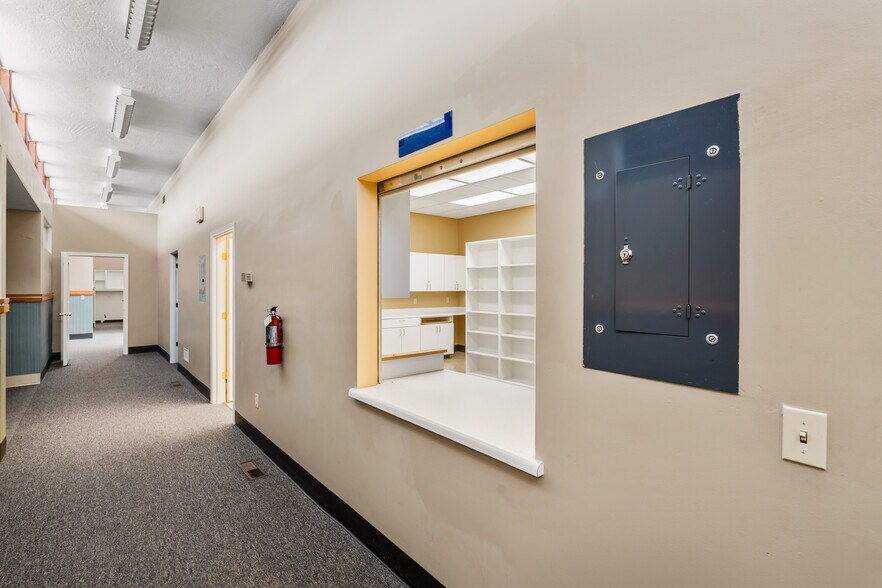 More Photos Of 125 NE Manzanita Ave, Grants Pass Medical For Sale