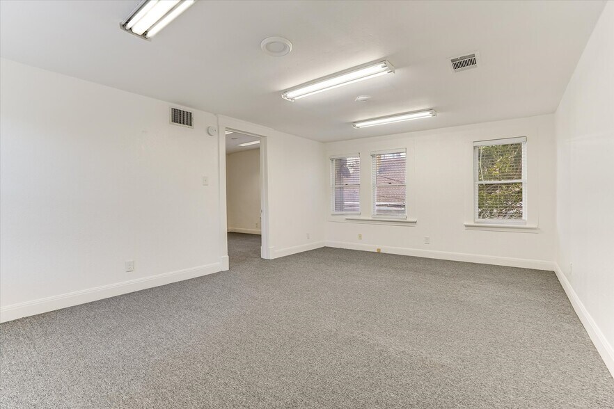 More Photos Of 1010 Rio Grande St, Austin Office For Sale