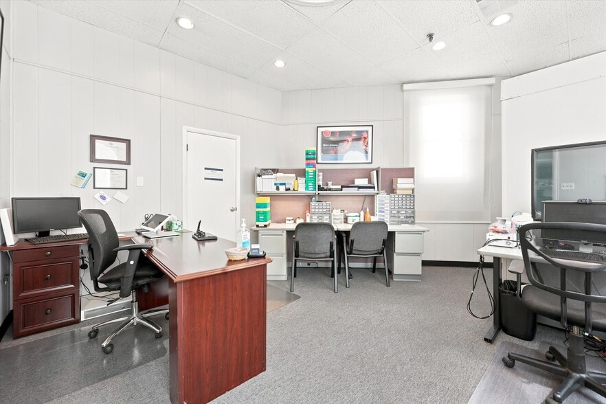 More Photos Of 806 Beaver St, Bristol Office For Sale