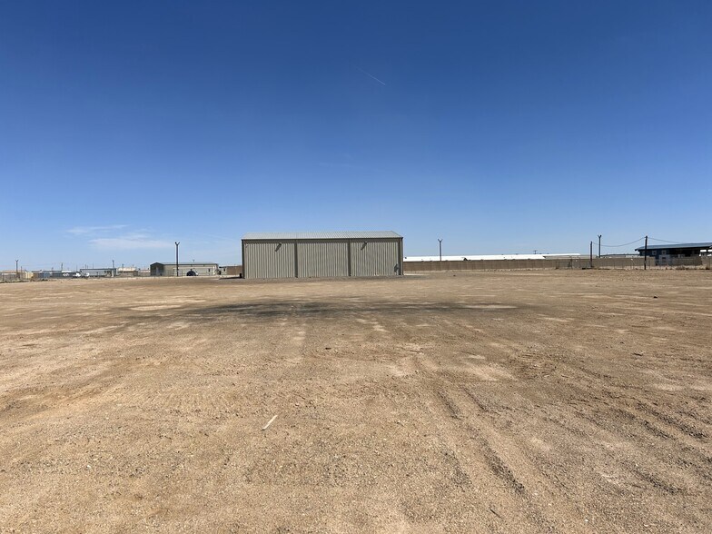 More Photos Of 1389 Oil Mil Rd, Pecos Warehouse For Lease