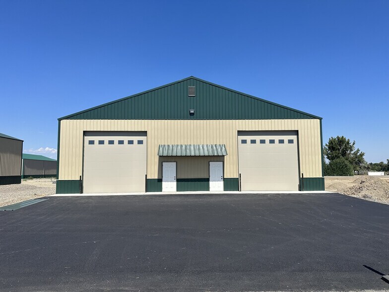 More Photos Of 8033 Workshop, Billings Industrial For Lease