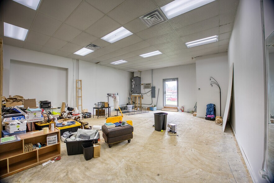 More Photos Of 307 E Goliad Ave, Crockett Storefront For Sale