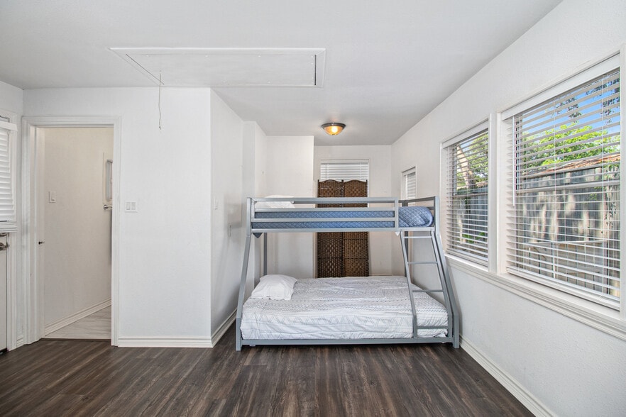 More Photos Of 3821 Nasa Pky, El Lago Lodge Meeting Hall For Sale