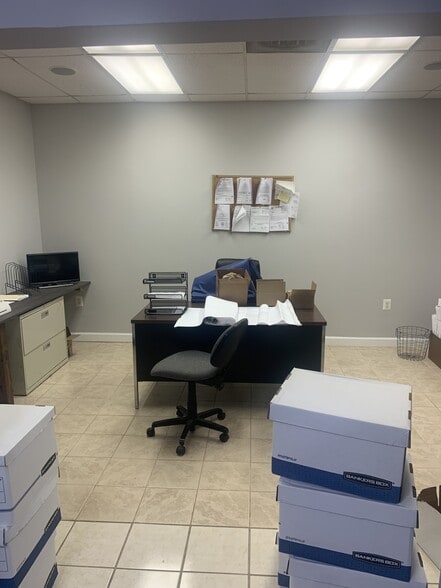 More Photos Of 8966 Mike Garcia Dr, Manassas Warehouse For Sale