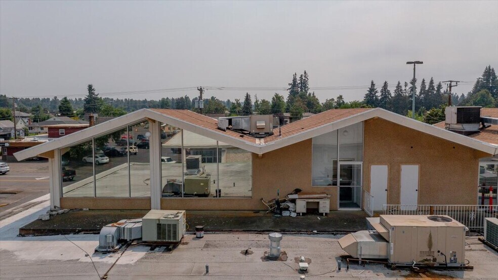 More Photos Of 143-147 W Washington St, Stayton Freestanding For Lease