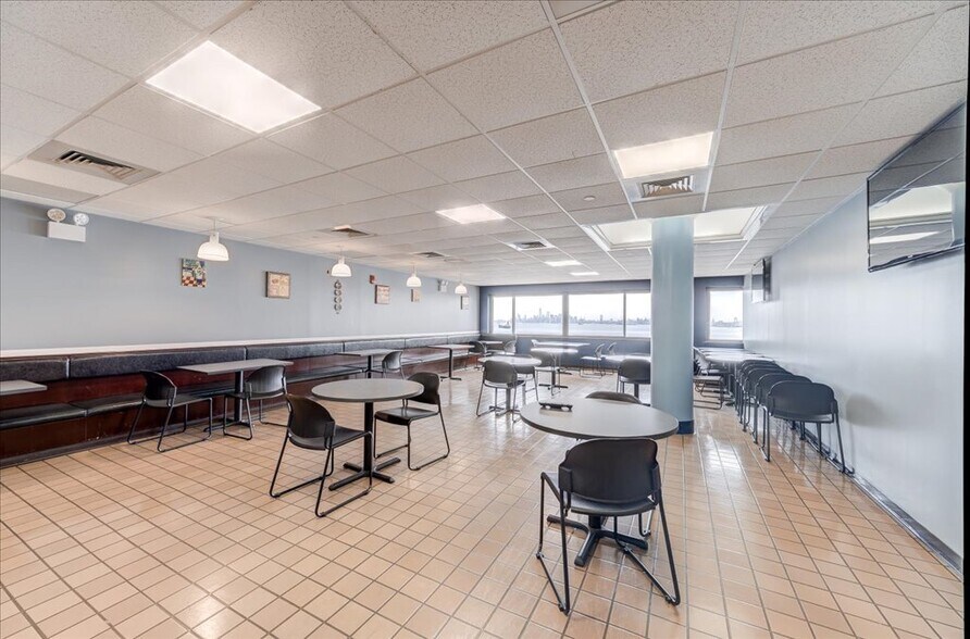 More Photos Of 1 Edgewater St, Staten Island Office For Lease
