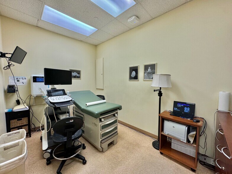More Photos Of 191 Herricks Rd, New Hyde Park Medical For Sale
