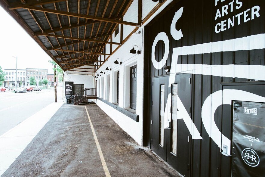 More Photos Of 111 State St, Knoxville Distribution For Lease