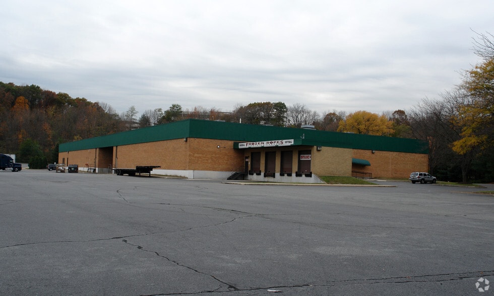 More Photos Of 30 Hook Mountain Rd, Pine Brook Warehouse For Lease